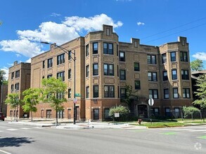 Building Photo - 1417 W Hutchinson St