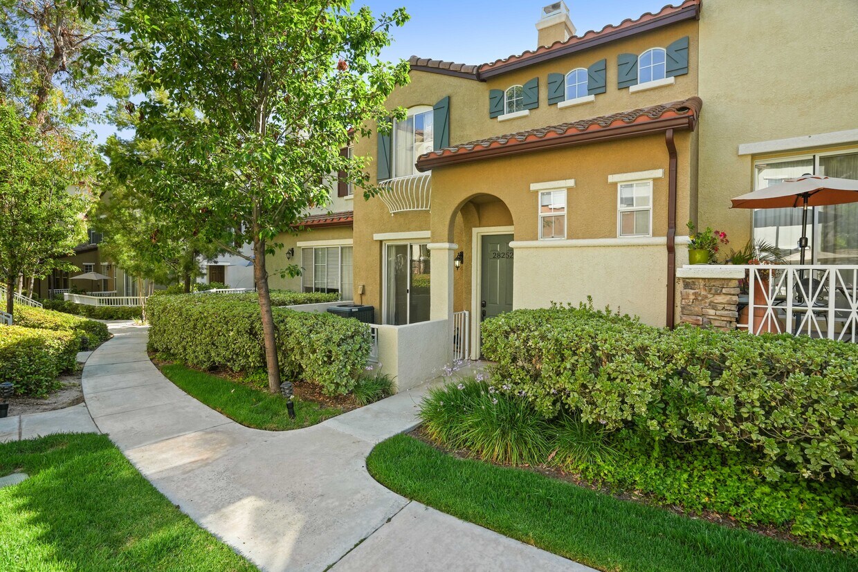 Foto principal - 28252 Canterbury Ct
