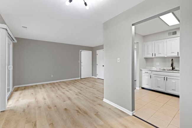 Foto del edificio - The Cedars Apartment Homes