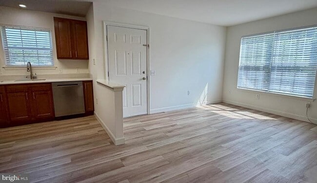 Building Photo - 28 Sequoia Dr