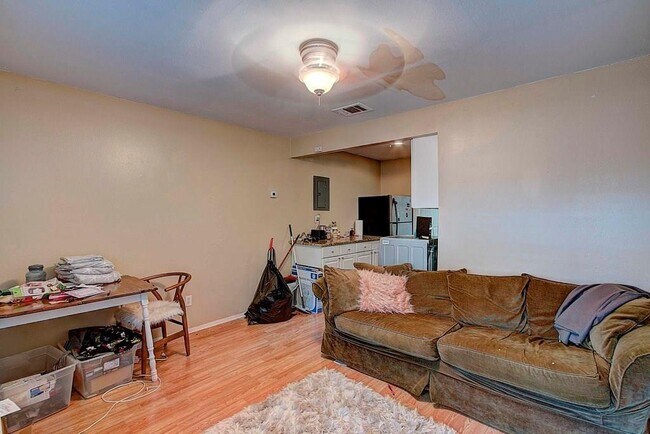 Foto del edificio - 1106 W 22nd St