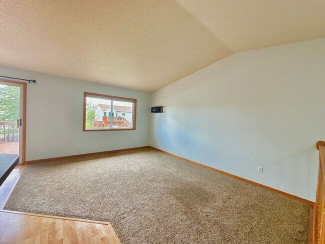 Foto del edificio - 3 Bed, 2 Bath Twinhome!