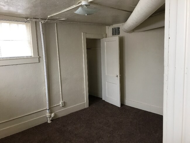 Foto del edificio - 945 E 3rd St