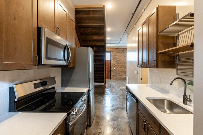 Building Photo - 225 Old South High St