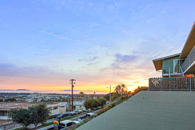 Building Photo - 3333-3367 Hilltop Dr
