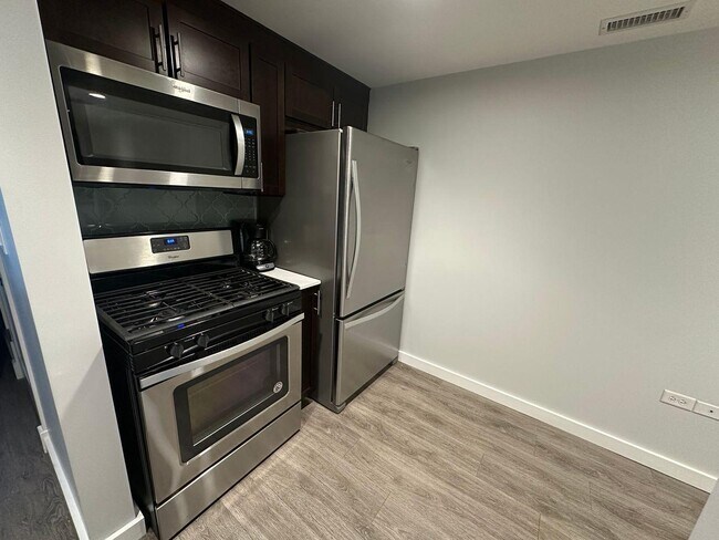 Foto del edificio - 1323 W Morse Ave