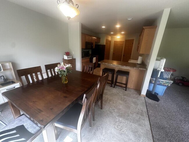 Building Photo - 2521 Parkfield Dr