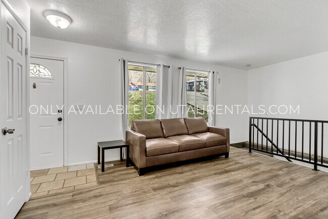 Foto del edificio - 2066 Park St