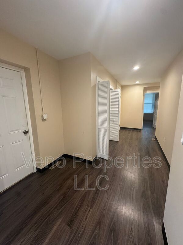 Foto del edificio - 221 Spring Ave