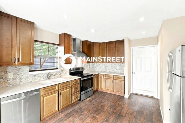 Building Photo - 3 Bedroom Pet-Friendly Home in Greenwood, IN with Main Street Renewal
