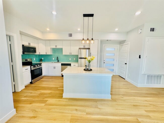 Building Photo - 5420 Elysian St