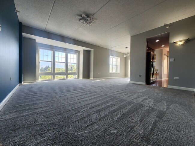 Building Photo - 153 Pointe Dr