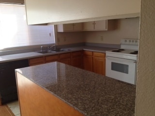 Foto del edificio - NICE TOWNHOUSE IN VILLA TOWNE HOMES COMMUNITY!