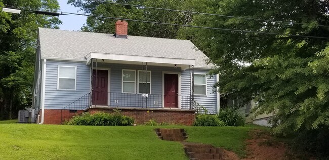 Building Photo - 1323 E Washington St