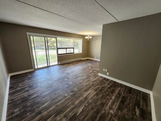 Photo du bâtiment - 155 Mystery Lake Dr