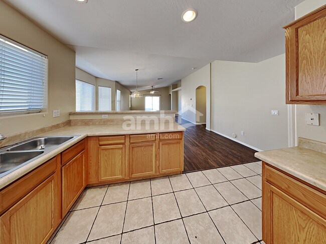 Foto del edificio - 24160 W Lasso Ln