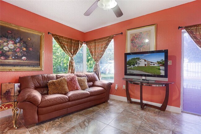 Foto del edificio - 633 NE 204th Ln