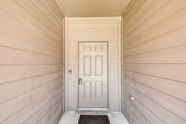 Foto del edificio - 4 bed, 3 bath home with covered patio. All...