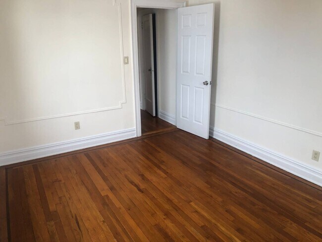 Foto del edificio - 124 Parrott Pl