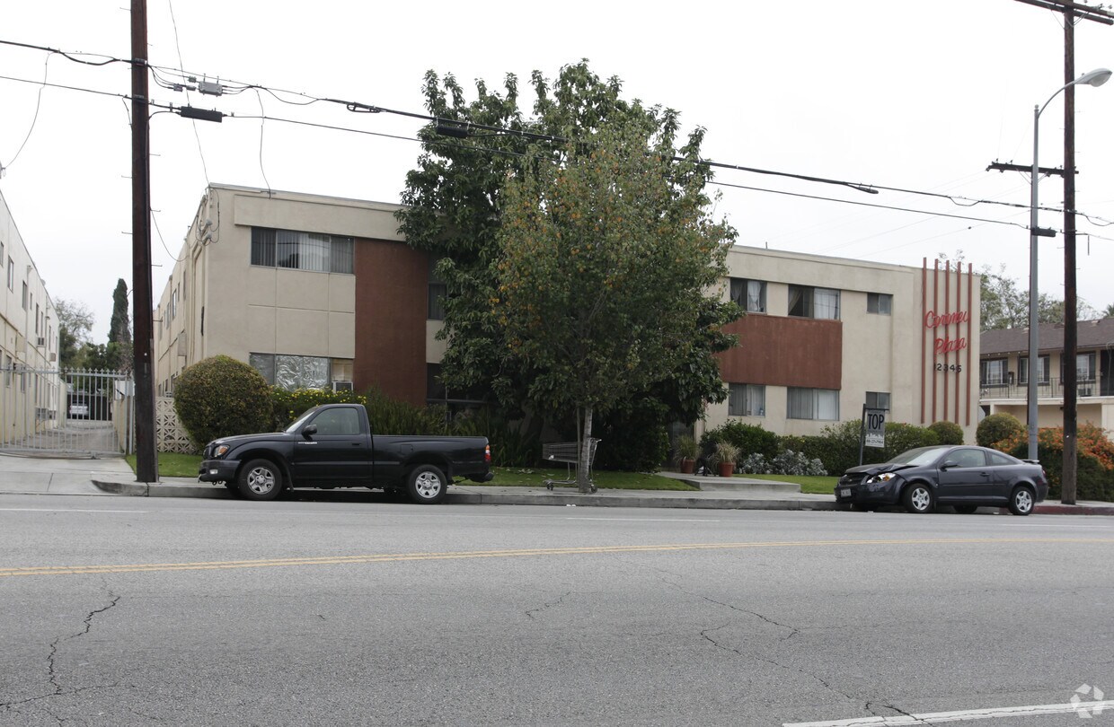 Foto del edificio - 12345 Oxnard St