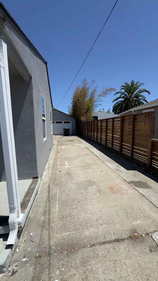Foto del edificio - 1232 Laurel Ave
