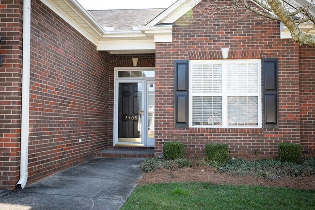 Foto del edificio - 2409 Old Towne Dr