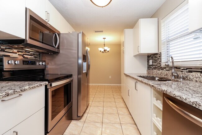 Building Photo - 7921 Eugene Dr