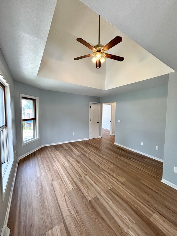 Foto del edificio - 2343 N Oakland Ave