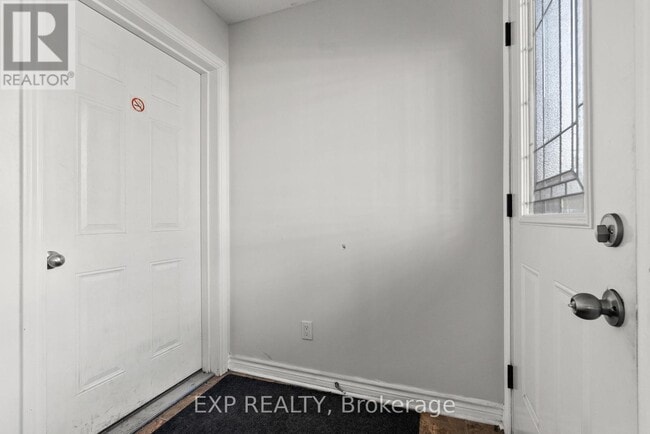 Building Photo - 52 Champagne Ave S