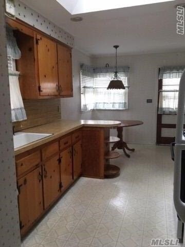 Primary Photo - 25 Herbert Ave