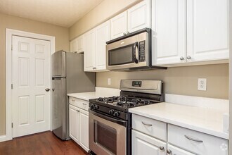 Building Photo - 2257 Hedgerow Road