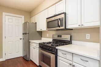 Building Photo - 2257 Hedgerow Road