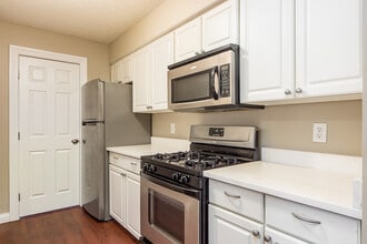 Building Photo - 2257 Hedgerow Road