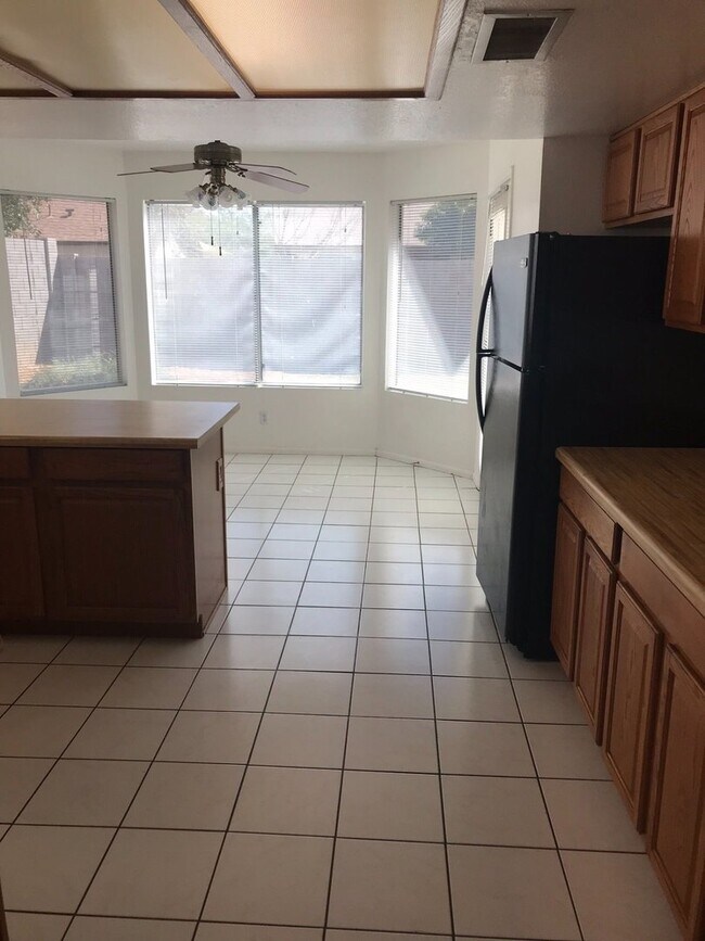 Foto del edificio - Nice 3 bedroom, 2 bath home in great Chand...