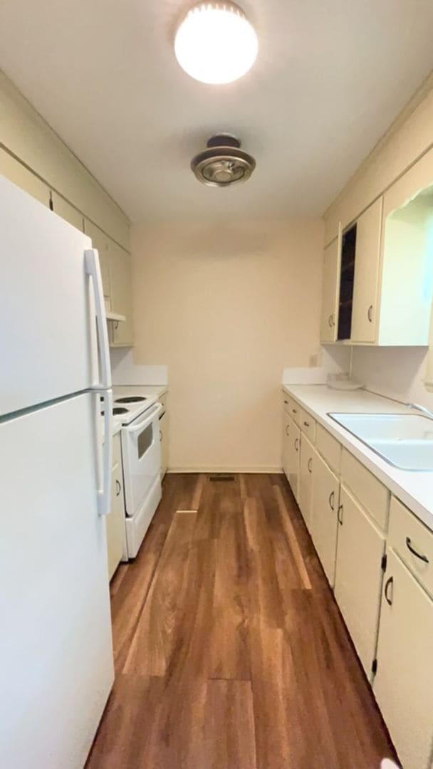 Building Photo - Spacious ranch style 1 bedroom, 1 bath apa...
