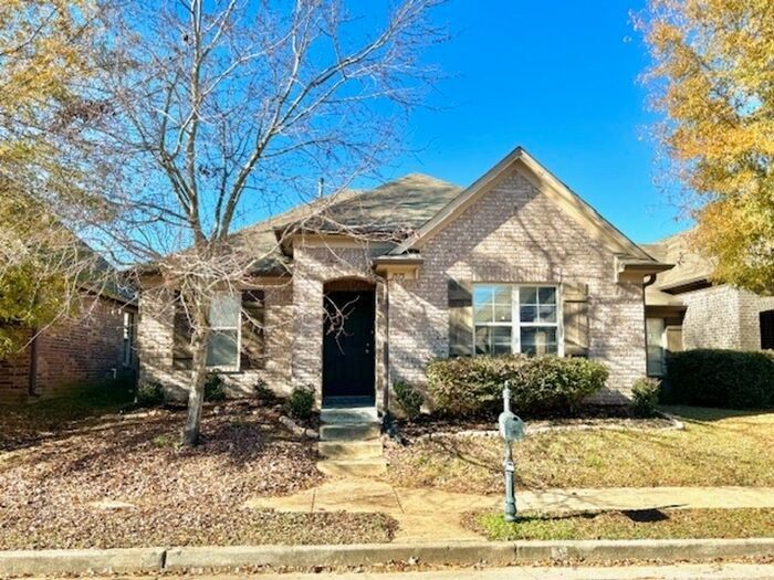 Foto principal - Now Leasing a 3 Bedroom 2 Bath Home In Cor...