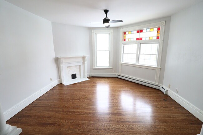 Living Room - 39 S Spring St
