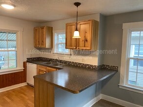 Building Photo - 117 Nelson Ave
