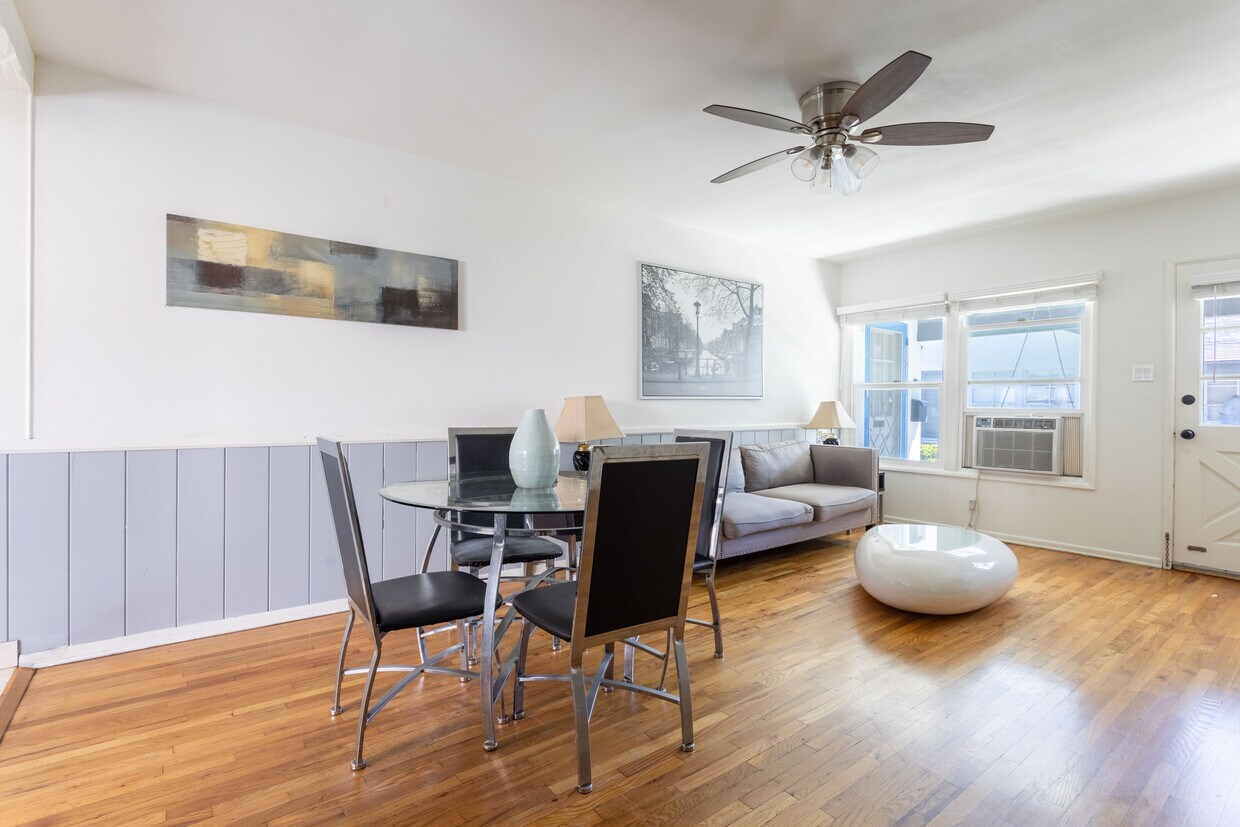 Foto principal - 12427 Chandler Blvd Valley Village CA 91607