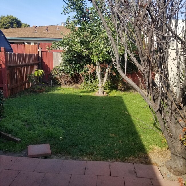 Building Photo - 25612 Oak St