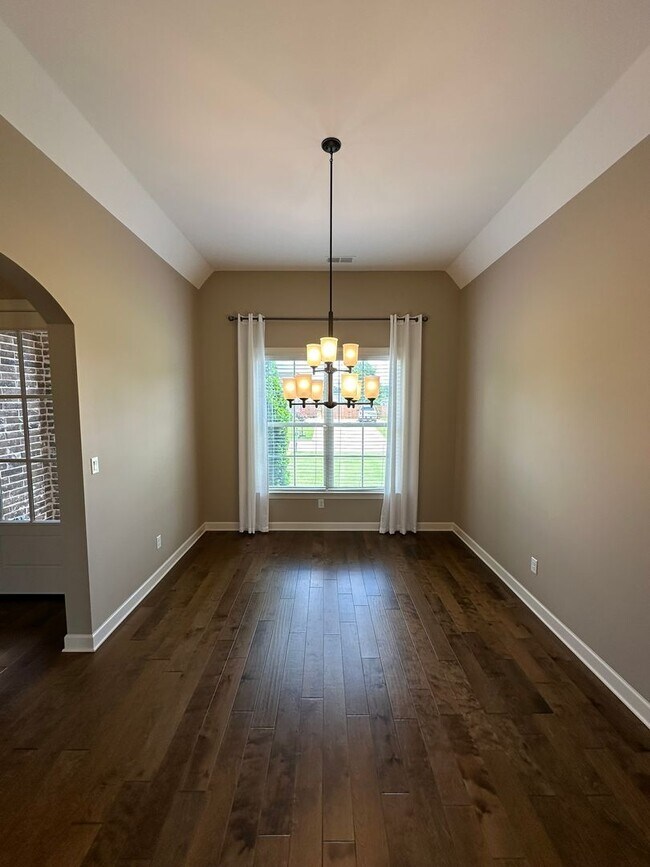 Building Photo - 5877 Shiloh Ln