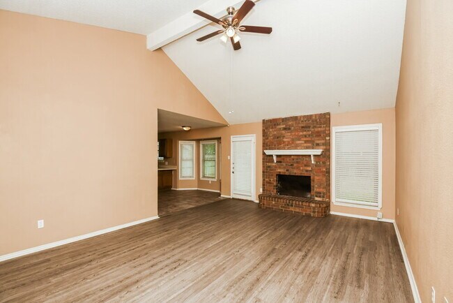 Foto del edificio - 829 Minuteman Dr