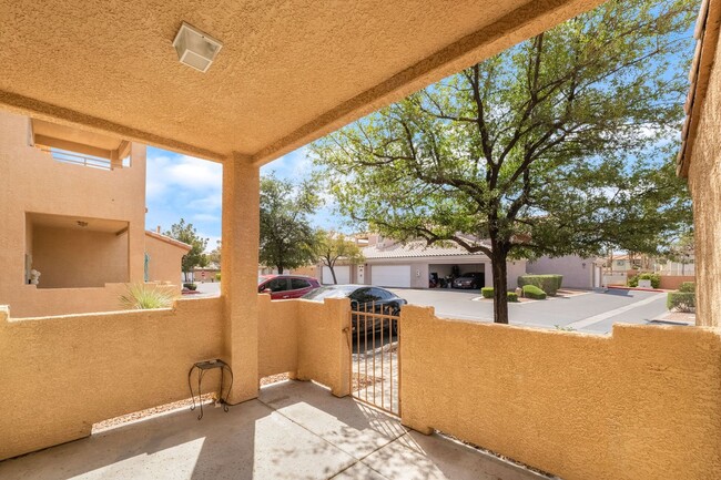 Building Photo - Spacious Two Bedroom with Garage!