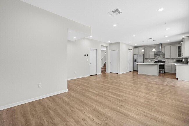 Foto del edificio - Modern Luxury 4-Bedroom 3-Bathroom Home wi...