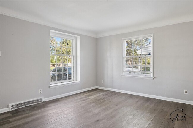 Foto del edificio - 18330/18332 Kelly Rd - Naama Cohen