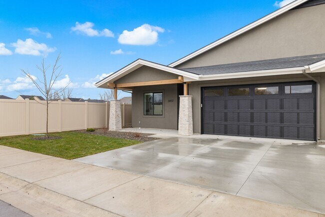 Foto del edificio - Brand New Luxury Duplex-Top of the line finishes & walking distance to The Village.