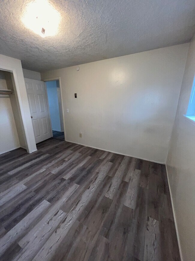 Building Photo - 2 Bed 1 Bath in Boise!