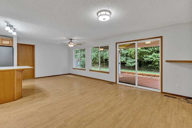Foto del edificio - Spacious 3 Bedroom Home in Lacey