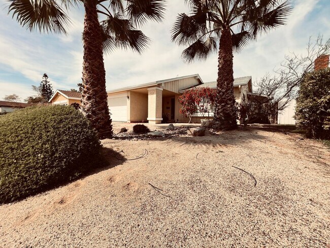 Building Photo - Reduced Rent-Mira Mesa 3 Bedroom 2 Bath Home for Rent