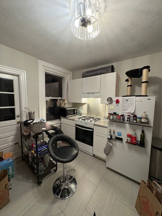 Primary Photo - 42B Maple St